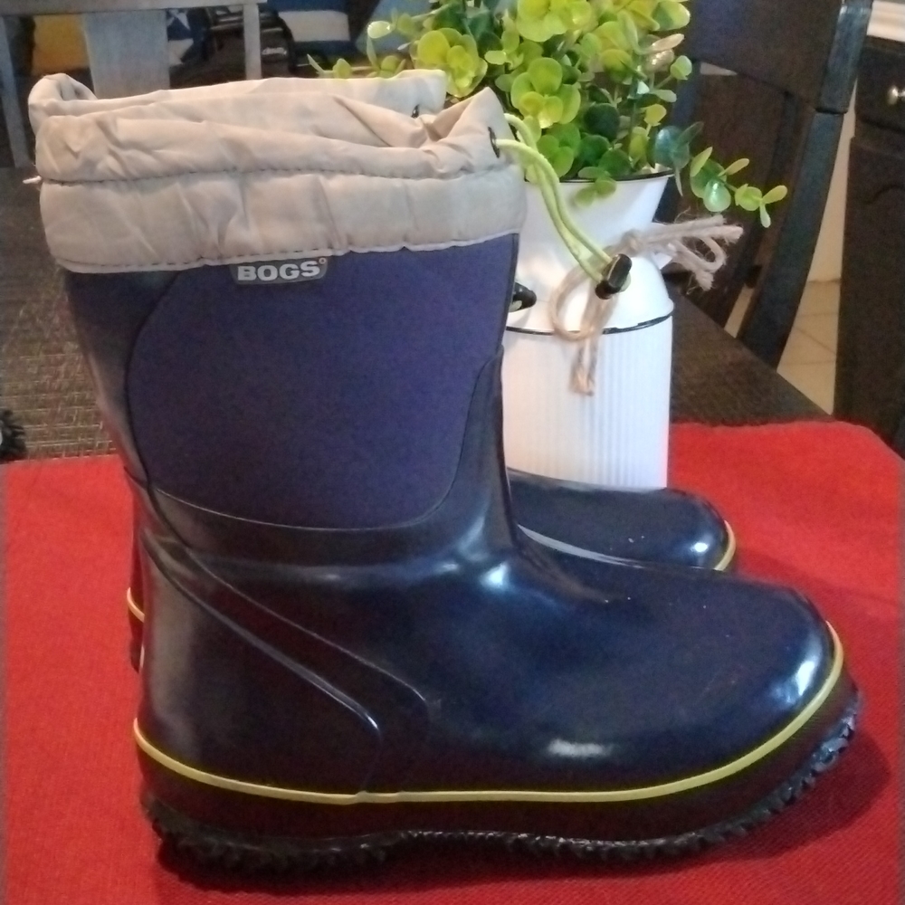 BOGS WATERPROOF BOOTS